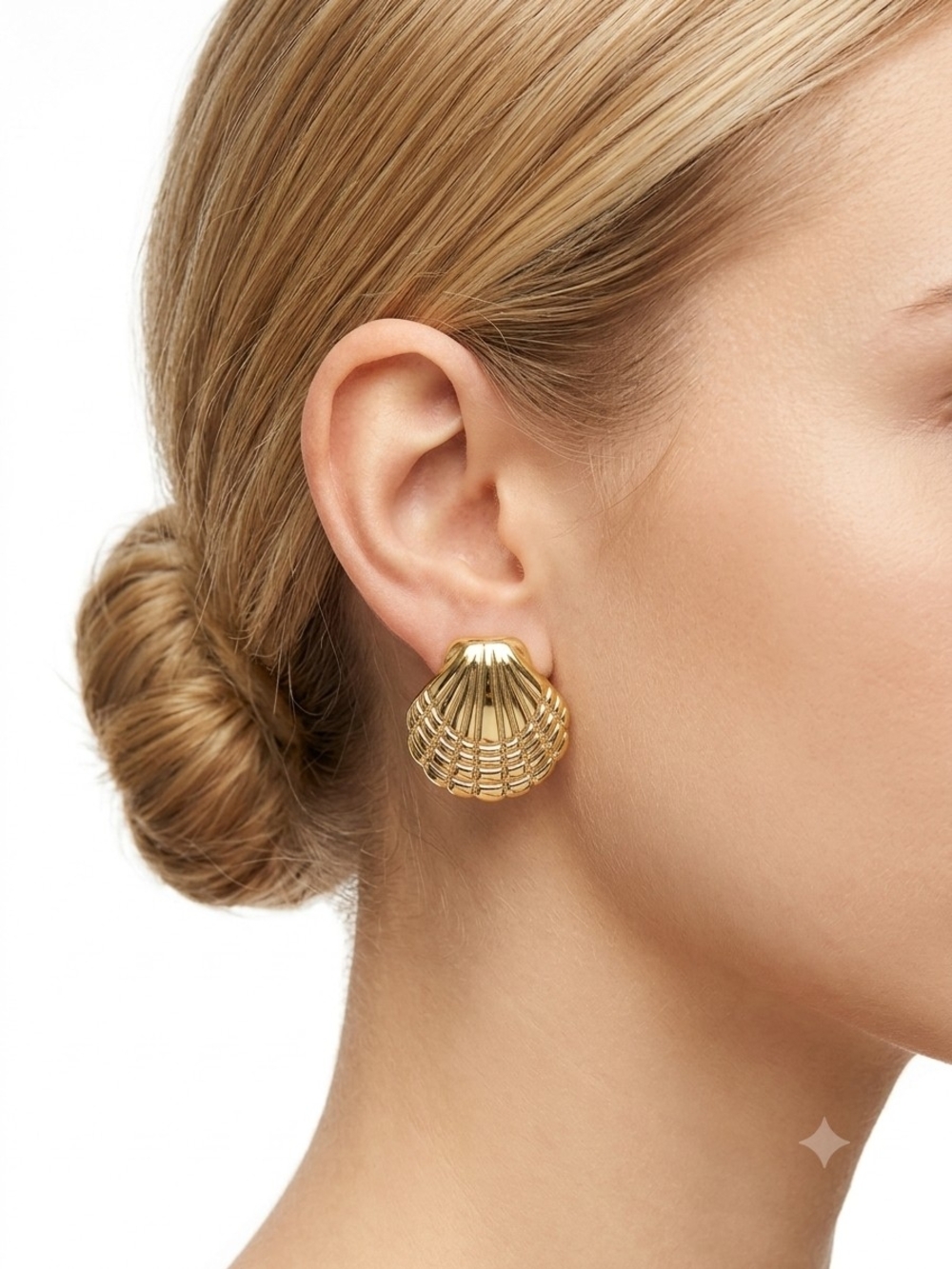 Golden Shell Stud Earrings Preppy Summer Vacation Feminine Retro 80s - Picture 1 of 4